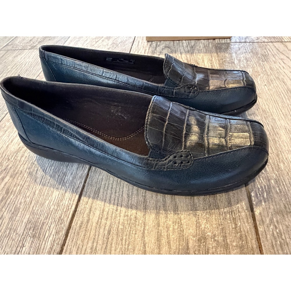 Clarks Loafers 7.5 Navy Blue Croc Embossed Leather Bendables Flats Womens Shoes